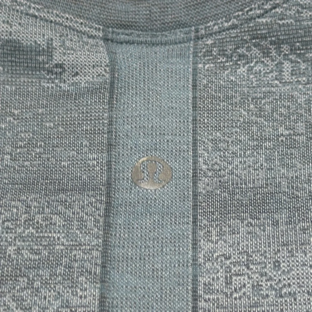 lululemon athletica Women's Short Sleeve Tee in Light Gray